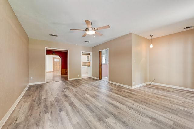 4616 Calmont Avenue, Fort Worth, TX 76107