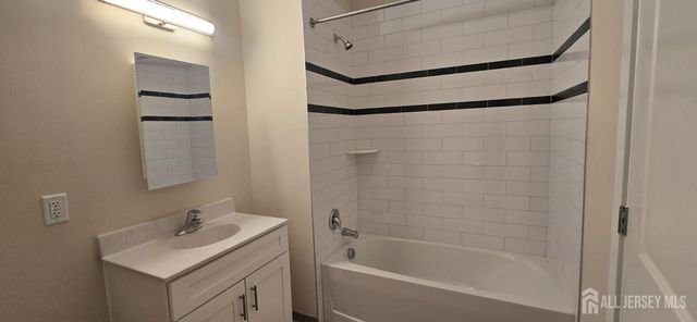 211 HENDERSON Road 1217, South Brunswick, NJ 08852