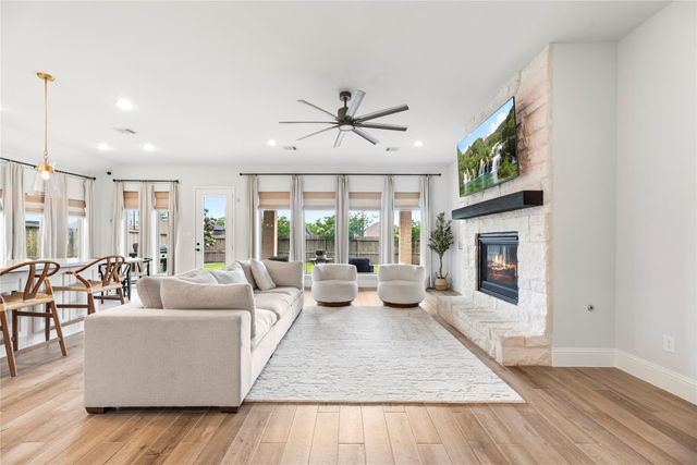 1907 Creekwood Cove, Missouri City, TX 77459