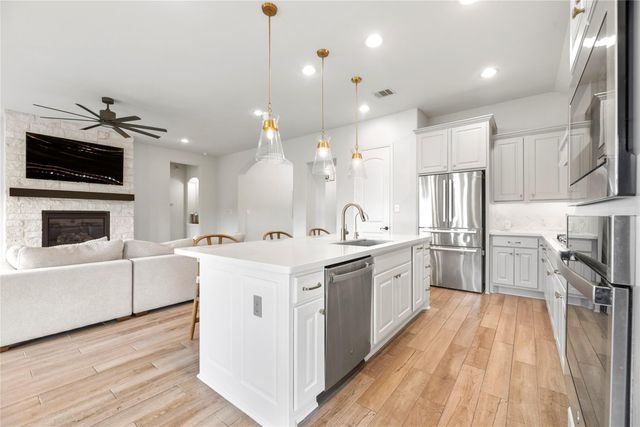 1907 Creekwood Cove, Missouri City, TX 77459