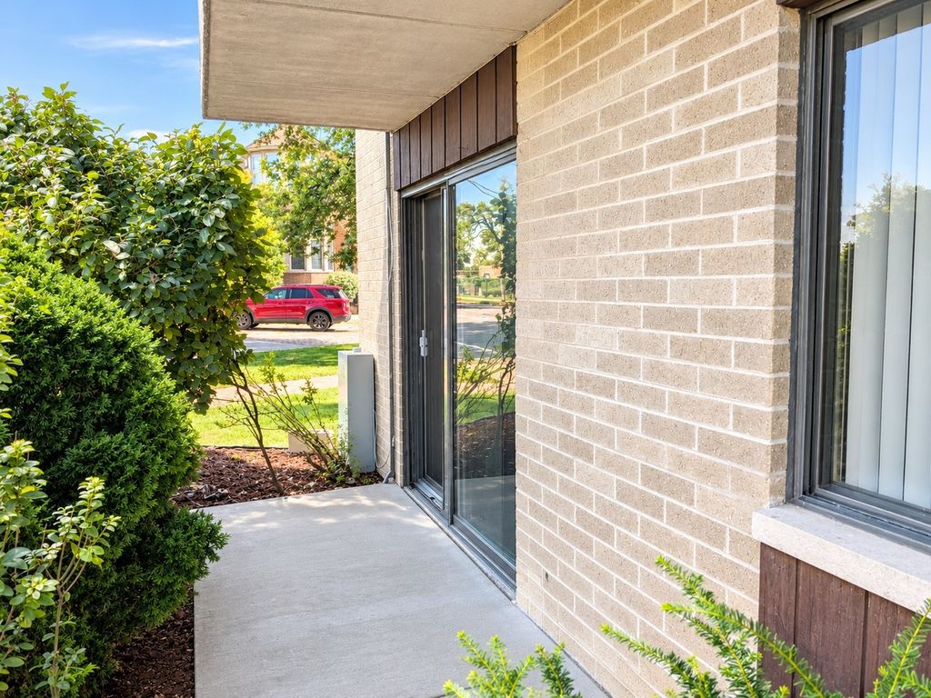850 Des Plaines Avenue 101, Forest Park, IL 60130 — photo 2