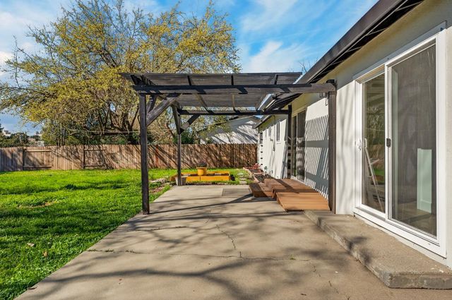 6630 Dunmore Ave, Citrus Heights, CA 95621