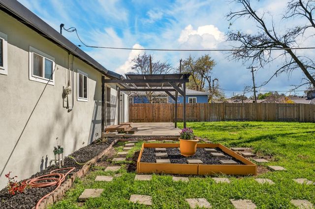6630 Dunmore Ave, Citrus Heights, CA 95621