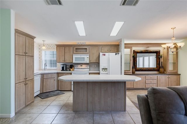 5867 Brightwood DR E A16, Fort Myers, FL 33905