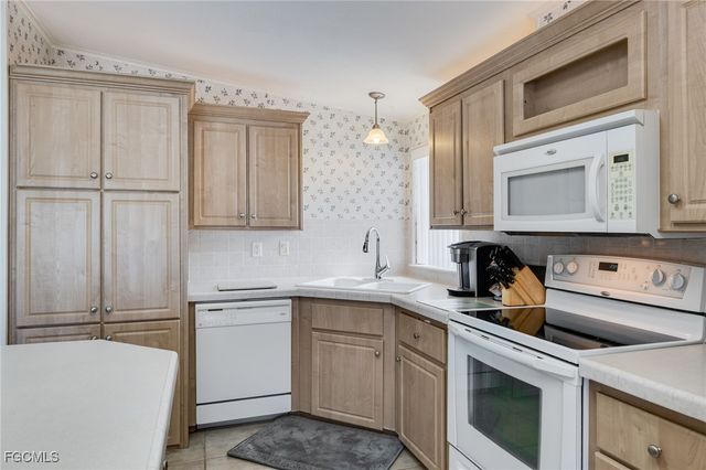 5867 Brightwood DR E A16, Fort Myers, FL 33905