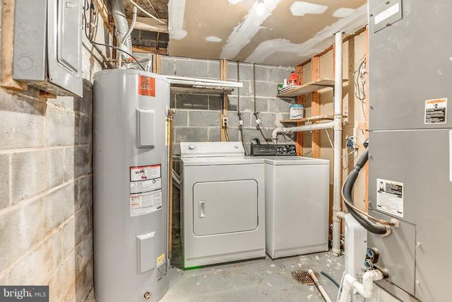 3863 PERSIMMON CIR, Fairfax, VA 22031