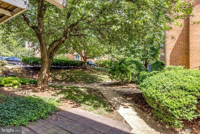 3863 PERSIMMON CIR, Fairfax, VA 22031