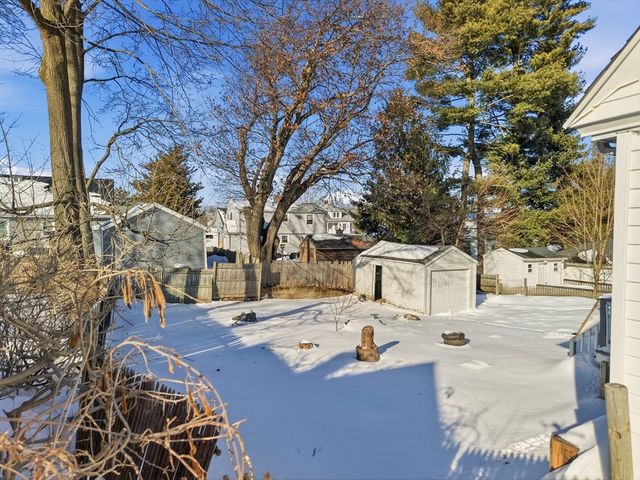 185 Dover St, Brockton, MA 02301