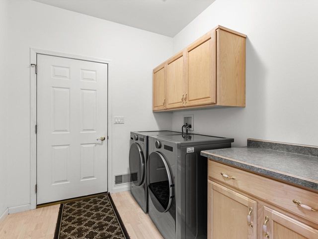 4721 W Whitetail COURT, Manitowoc, WI 54220