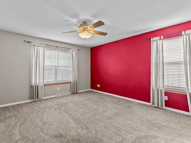 4721 W Whitetail COURT, Manitowoc, WI 54220