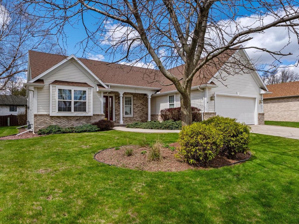 4721 W Whitetail COURT, Manitowoc, WI 54220