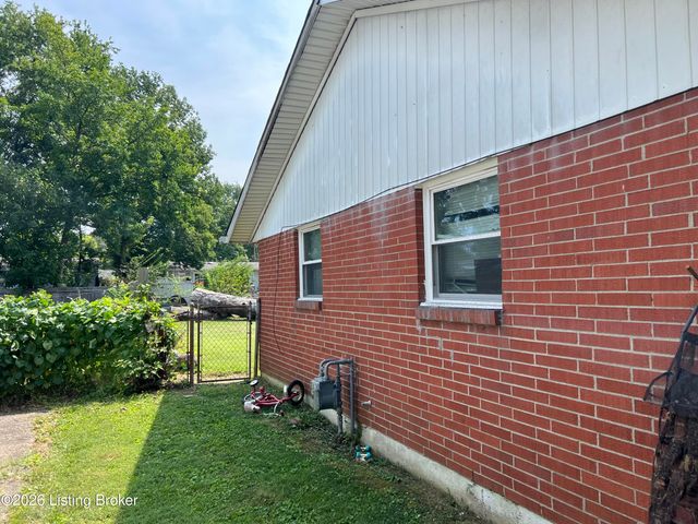 4115 Leo Ln, Louisville, KY 40299