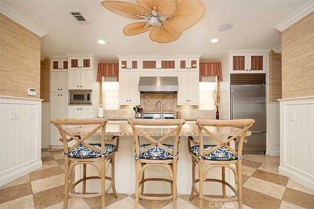 208 E Balboa Boulevard, Newport Beach, CA 92661