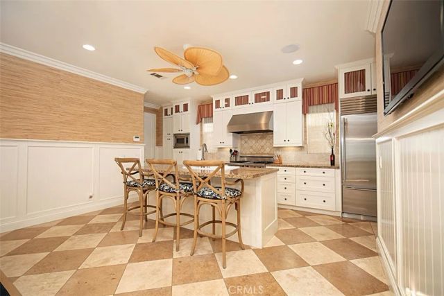 208 E Balboa Boulevard, Newport Beach, CA 92661