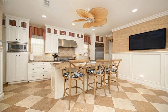 208 E Balboa Boulevard, Newport Beach, CA 92661