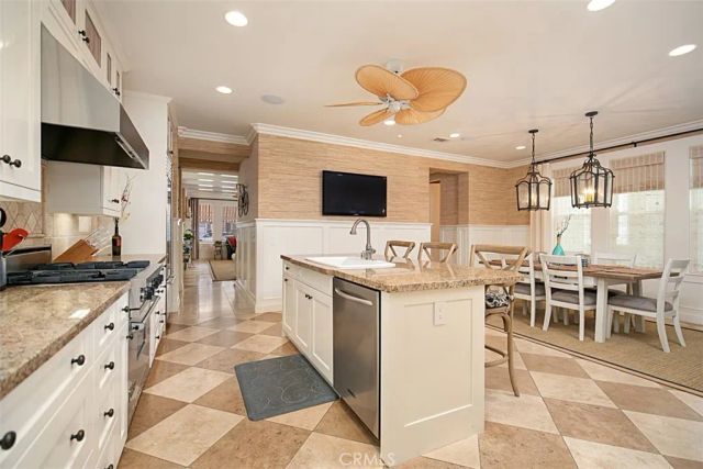 208 E Balboa Boulevard, Newport Beach, CA 92661