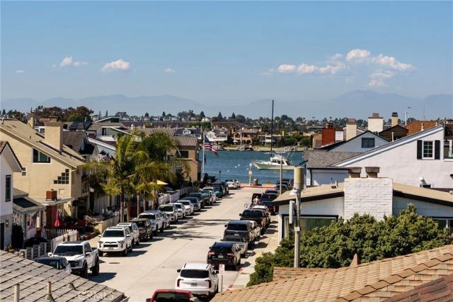 208 E Balboa Boulevard, Newport Beach, CA 92661