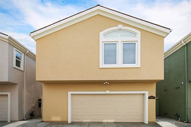 208 E Balboa Boulevard, Newport Beach, CA 92661