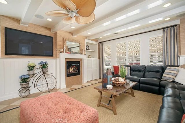208 E Balboa Boulevard, Newport Beach, CA 92661
