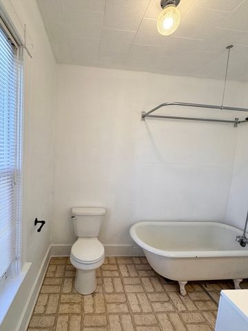 29 Abbott St 1, Worcester, MA 01602