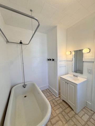 29 Abbott St 1, Worcester, MA 01602