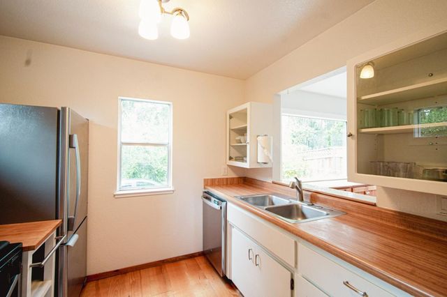 572 Palisades, Santa Cruz, CA 95062