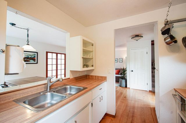 572 Palisades, Santa Cruz, CA 95062