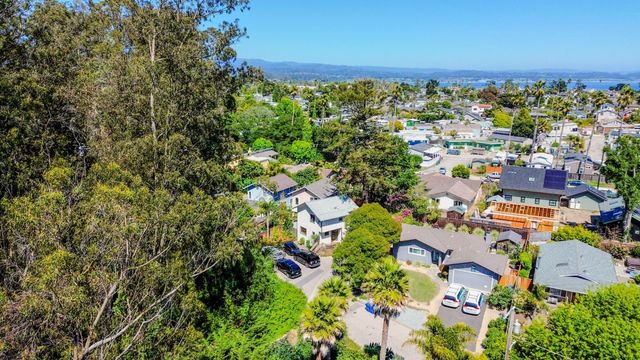 572 Palisades, Santa Cruz, CA 95062