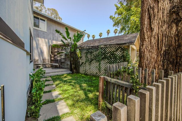 572 Palisades, Santa Cruz, CA 95062
