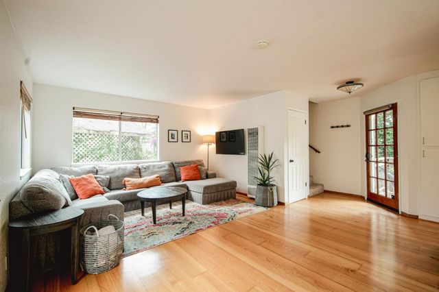 572 Palisades, Santa Cruz, CA 95062