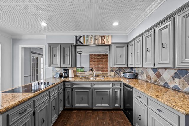 7009 Avenue R, Santa Fe, TX 77510