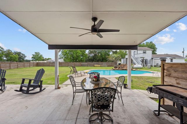 7009 Avenue R, Santa Fe, TX 77510