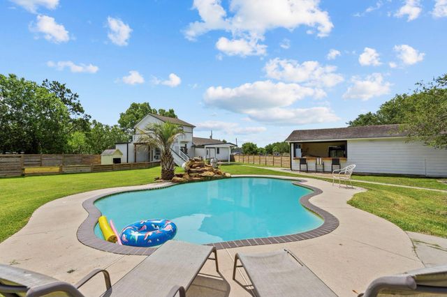 7009 Avenue R, Santa Fe, TX 77510