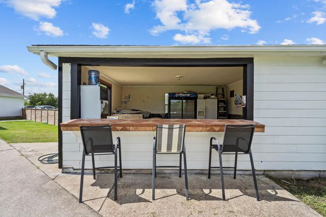 7009 Avenue R, Santa Fe, TX 77510
