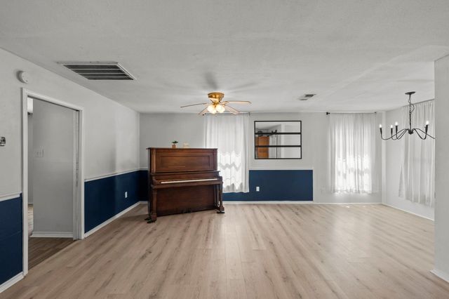 7009 Avenue R, Santa Fe, TX 77510
