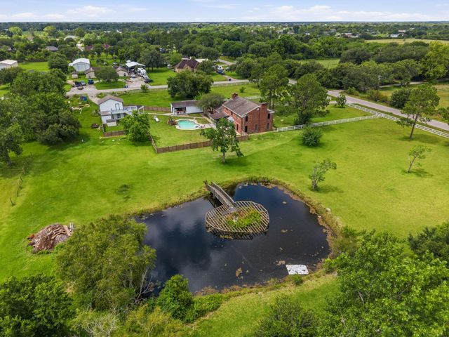 7009 Avenue R, Santa Fe, TX 77510