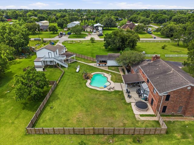7009 Avenue R, Santa Fe, TX 77510
