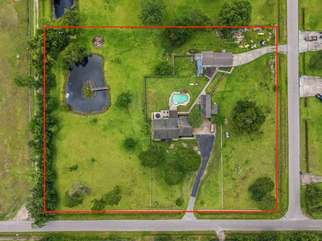 7009 Avenue R, Santa Fe, TX 77510