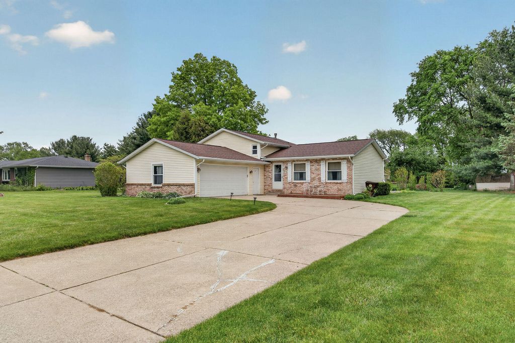 340 Independence Drive, Valparaiso, IN 46383