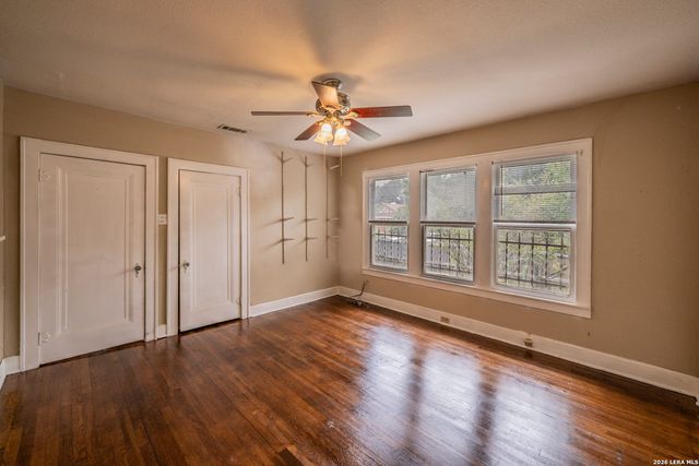 301 FURR DR, San Antonio, TX 78201