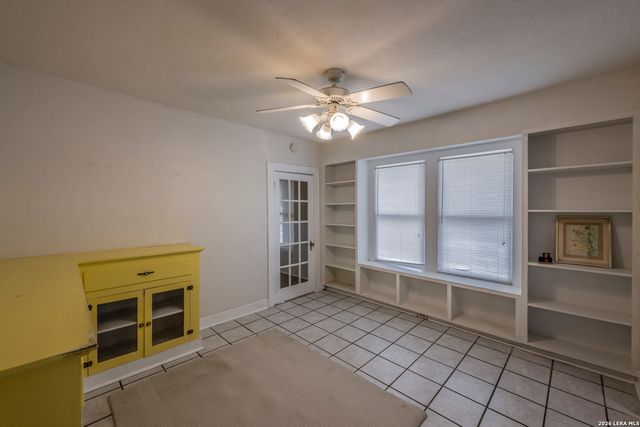 301 FURR DR, San Antonio, TX 78201