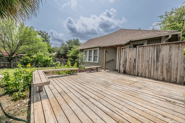 301 FURR DR, San Antonio, TX 78201