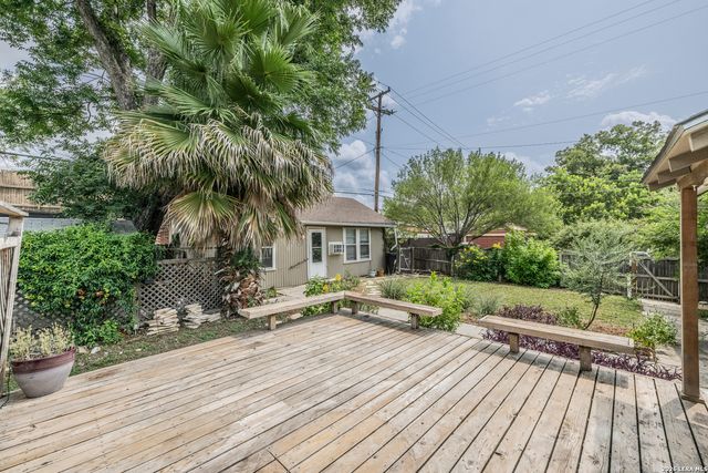 301 FURR DR, San Antonio, TX 78201