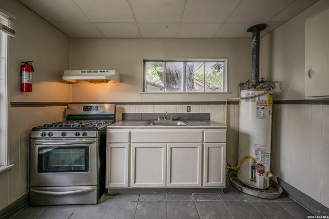 301 FURR DR, San Antonio, TX 78201