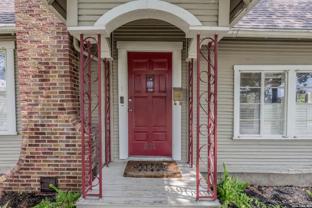 301 FURR DR, San Antonio, TX 78201