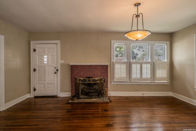 301 FURR DR, San Antonio, TX 78201