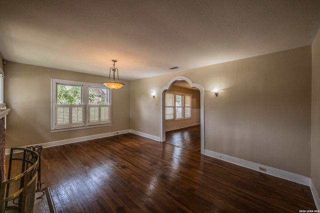 301 FURR DR, San Antonio, TX 78201