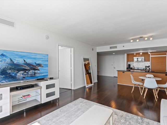 50 Biscayne Blvd 3308, Miami, FL 33132