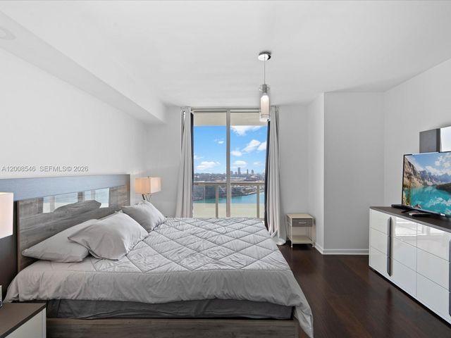 50 Biscayne Blvd 3308, Miami, FL 33132