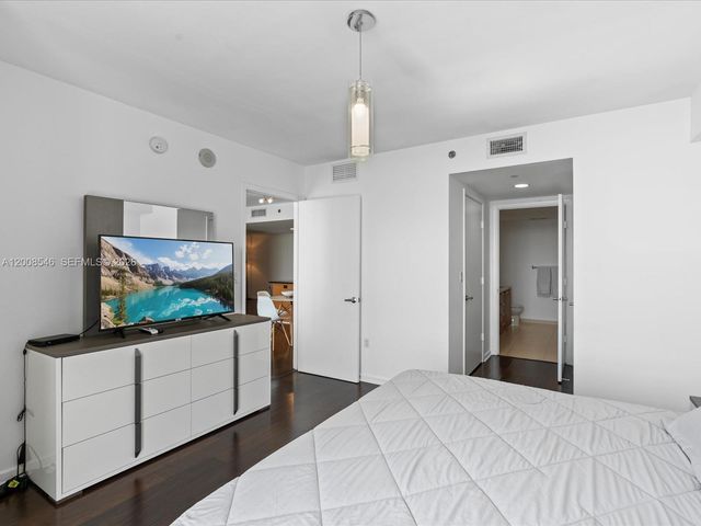 50 Biscayne Blvd 3308, Miami, FL 33132